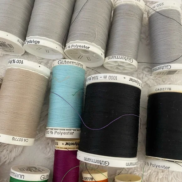 Gutermann Thread Spools, Lot of 19, NEW, Assorted Colors - Picture 3 of 3